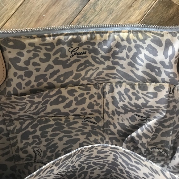 Blue/Tan vegan handbag from Guess - Picture 5 of 10